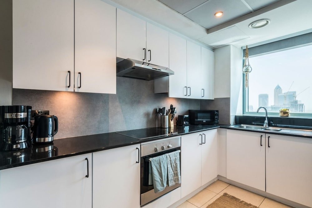Дубай: Modern Apt w/ Beautiful City Views in Downtown Dubai