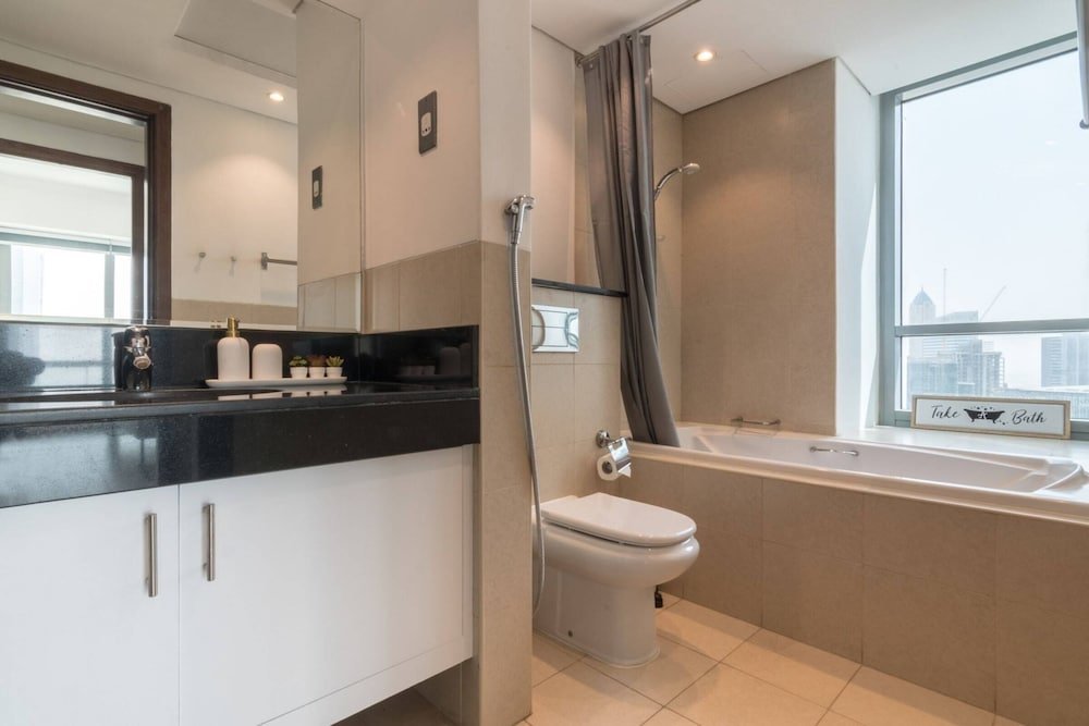 Дубай: Modern Apt w/ Beautiful City Views in Downtown Dubai
