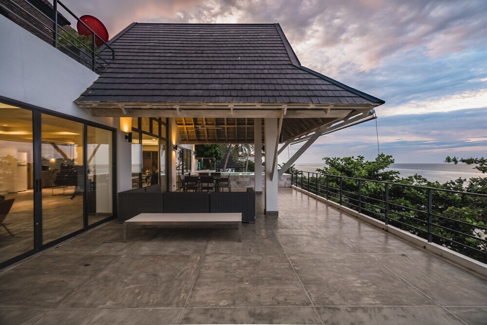 Кату: Farrah Oceanfront Villa