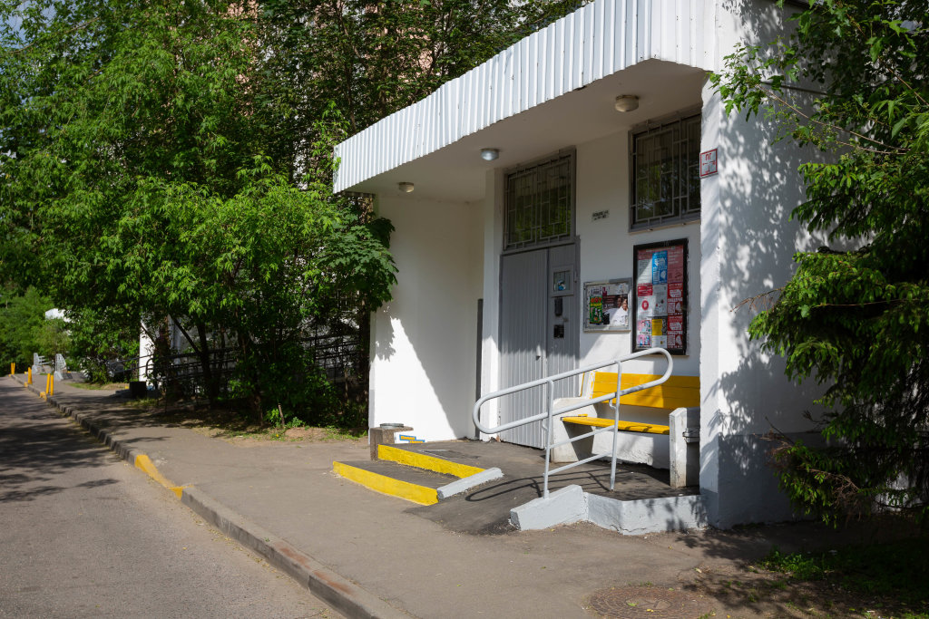 Зеленоград: Apartments Life Apartments с балконом у Ледового дворца