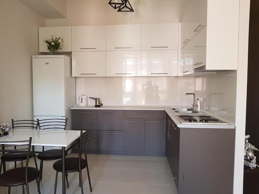 Ереван: New Modern 2 Bedroom in New Building, near Northern Avenue