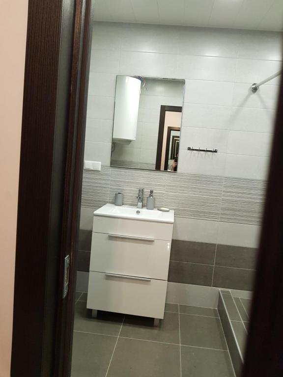 Ереван: New Modern 2 Bedroom in New Building, near Northern Avenue