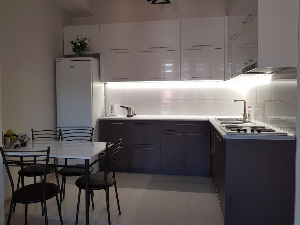 Ереван: New Modern 2 Bedroom in New Building, near Northern Avenue