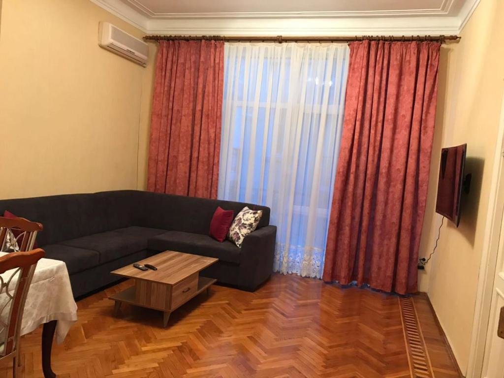 Баку: NİZAMİ STREET Center apartment