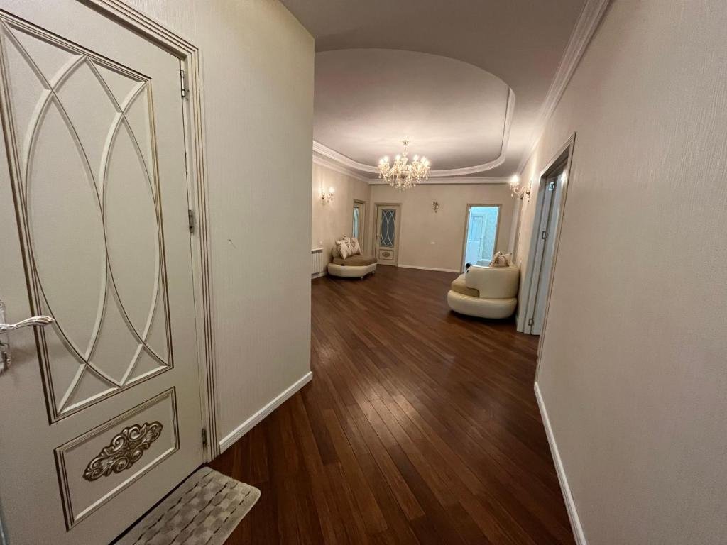 Баку: NİZAMİ STREET Center apartment