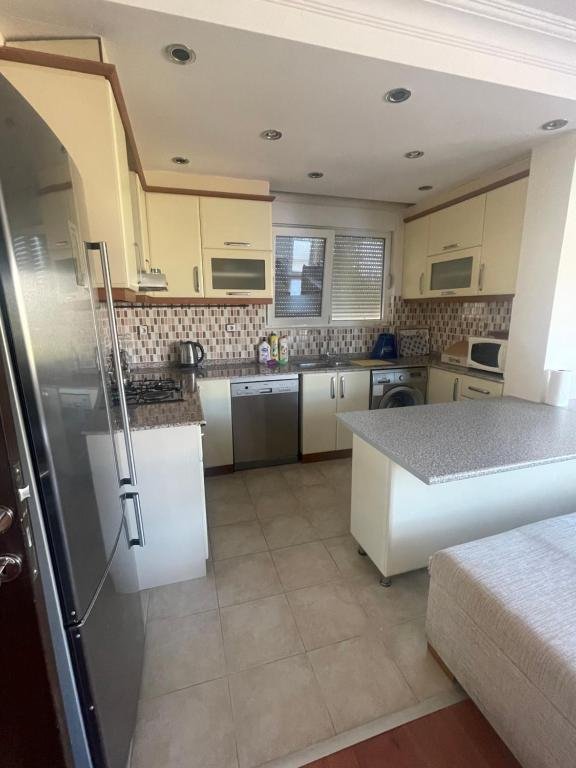 Анталья: Only 5 minutes walking Konyaalti Beach 2+1 flat