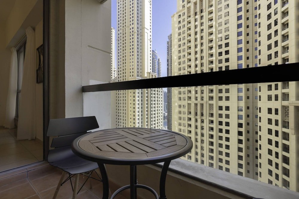Дубай: Exquisite 3BR Apt for 6 Guests in Dubai Marina!