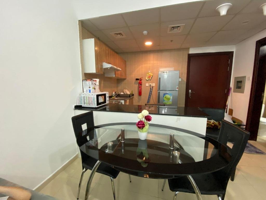Аджман: Lovely 1-Bedroom Apartment with Free Parking on Premises