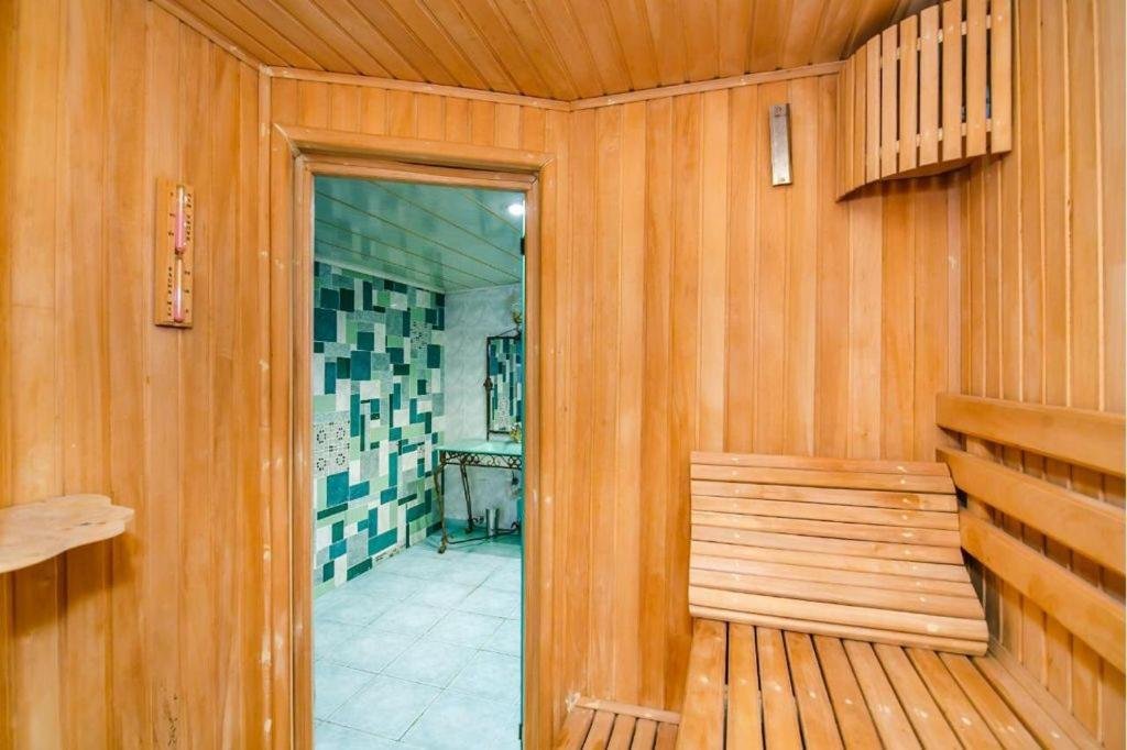 Баку: Baku Nizami Street Triplex 4 bedroom