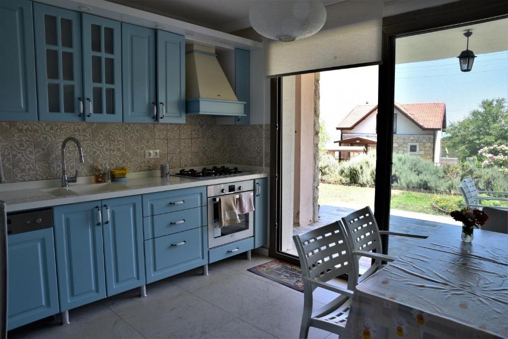 Карабурун: Almond House