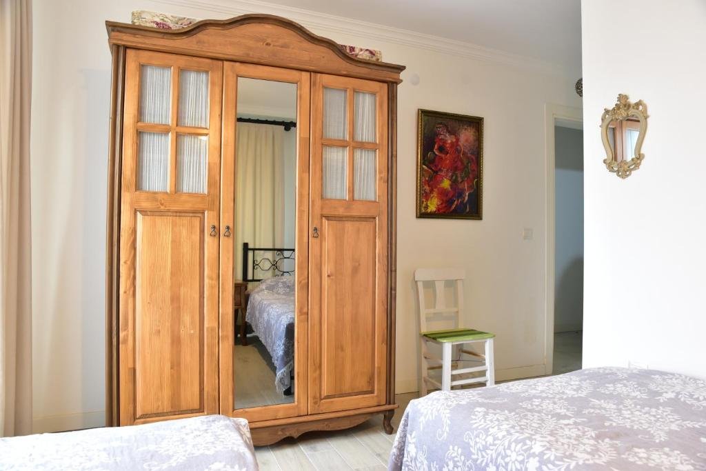 Карабурун: Almond House
