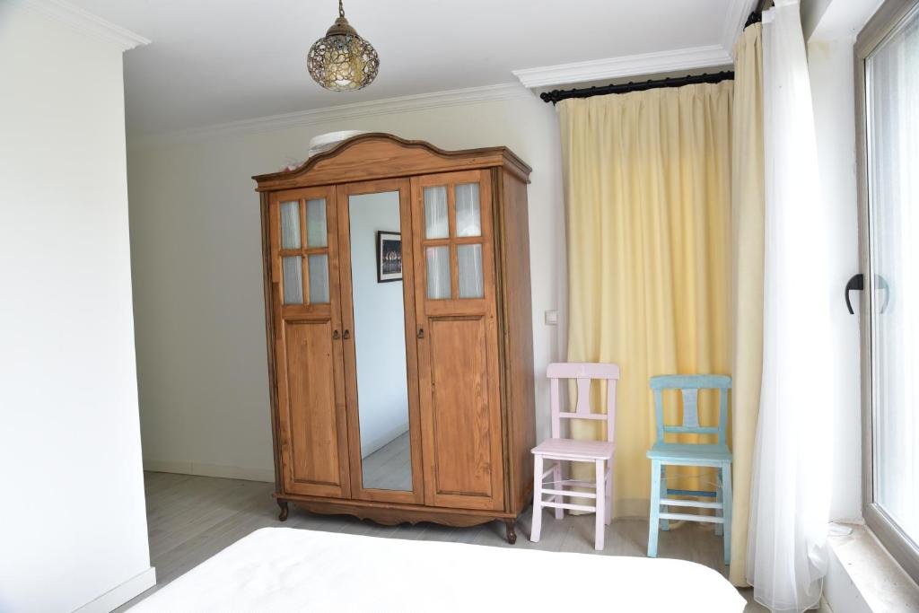 Карабурун: Almond House