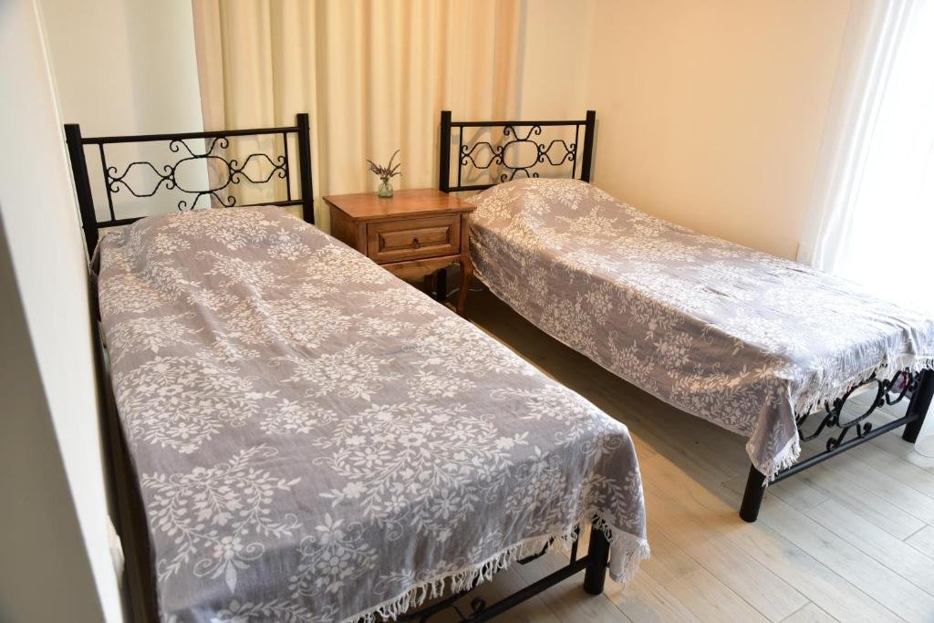 Карабурун: Almond House