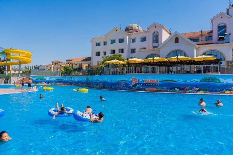 Актау: Apartment Florence моря 600 метров