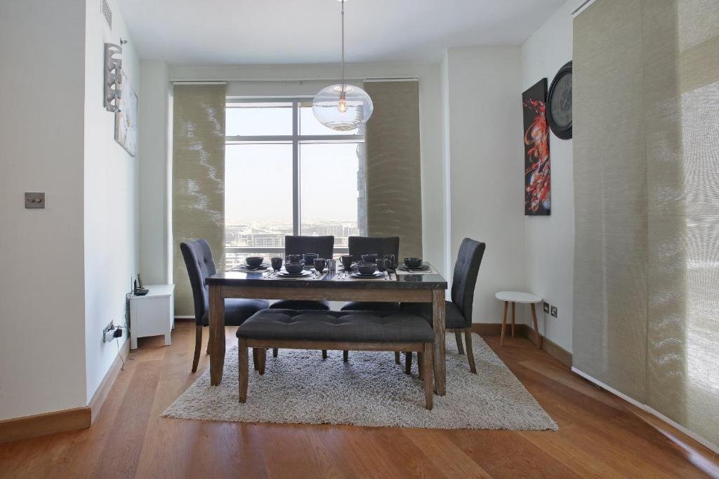 Дубай: Spacious 1BR Apartment - The Lofts - Downtown