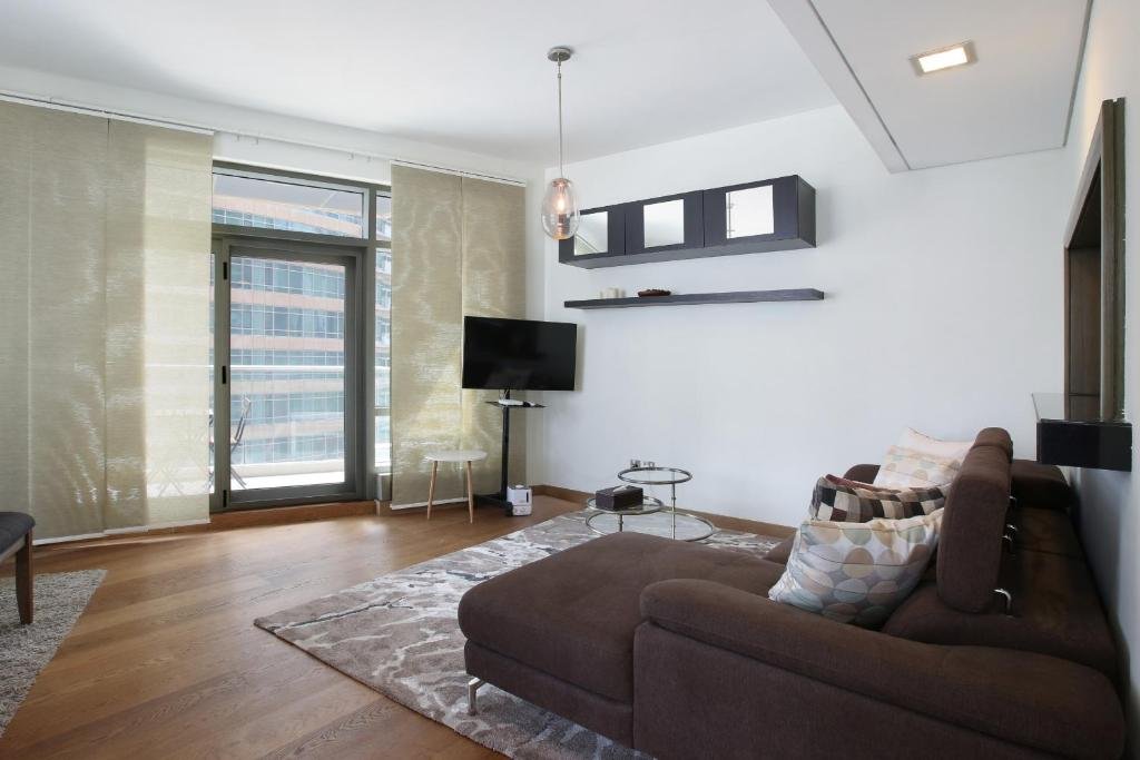 Дубай: Spacious 1BR Apartment - The Lofts - Downtown