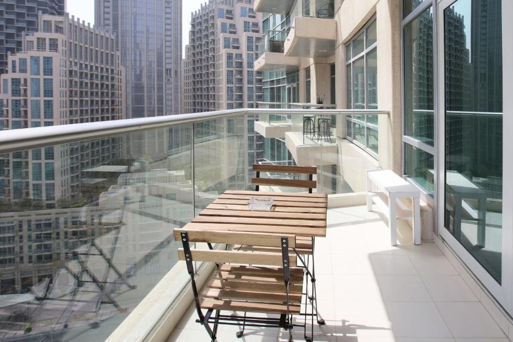 Дубай: Spacious 1BR Apartment - The Lofts - Downtown