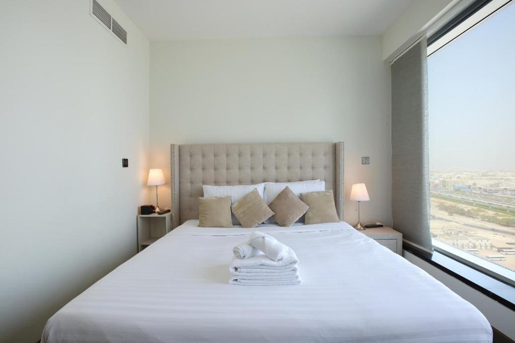 Дубай: Spacious 1BR Apartment - The Lofts - Downtown