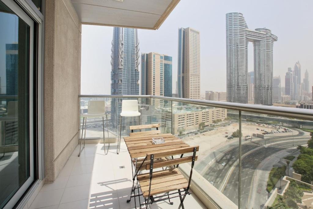 Дубай: Spacious 1BR Apartment - The Lofts - Downtown