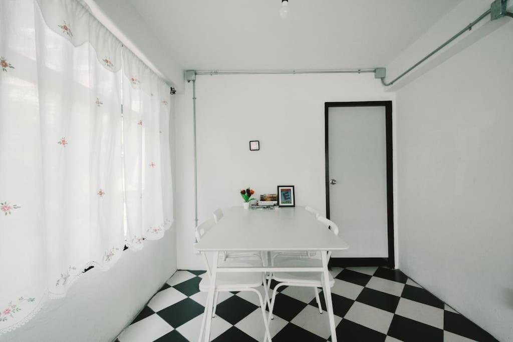 Чиангмай: 3l9B Chiangmai Gate Best location 3 bedrooms apartment