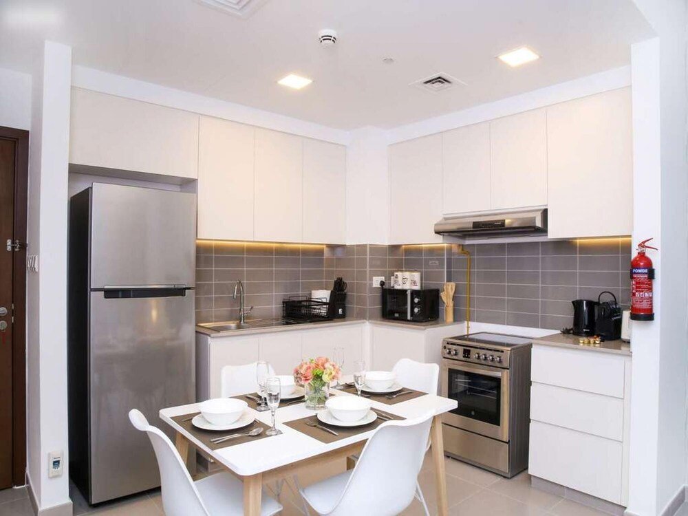 Дубай: Fancy 2BR Apt Town Square