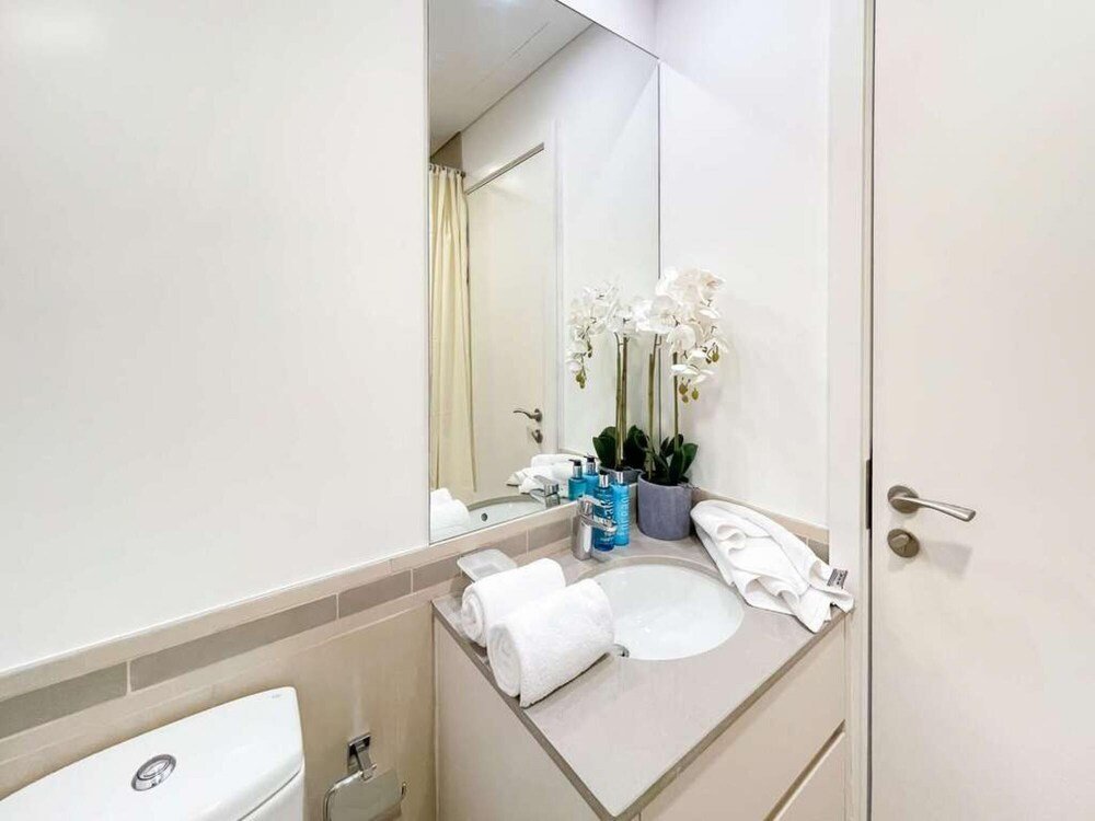 Дубай: Fancy 2BR Apt Town Square