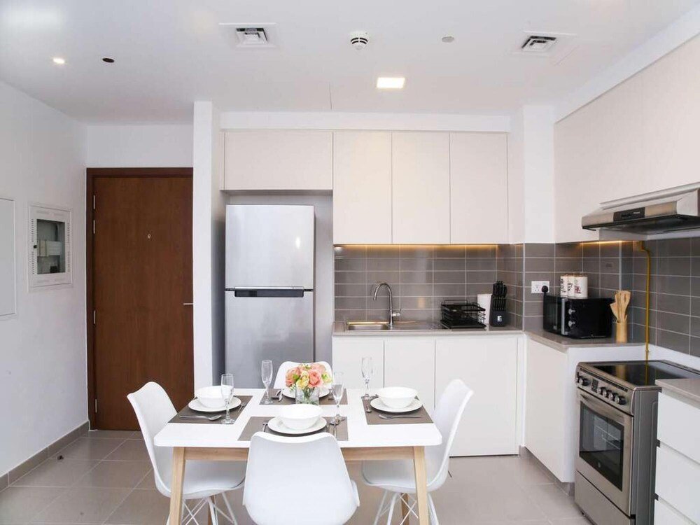 Дубай: Fancy 2BR Apt Town Square