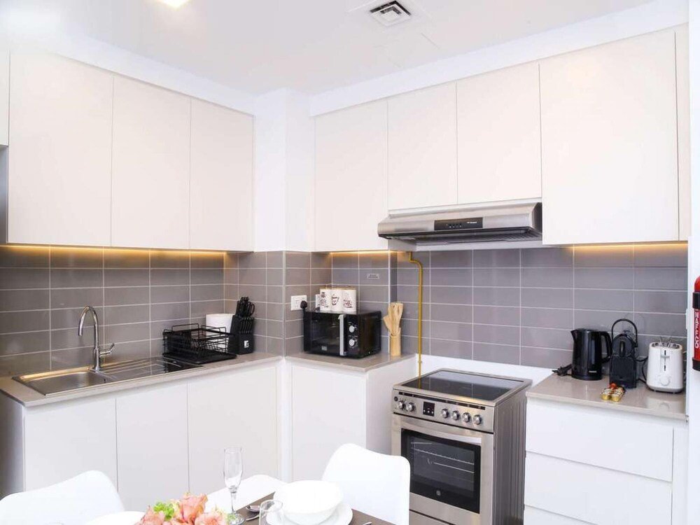 Дубай: Fancy 2BR Apt Town Square
