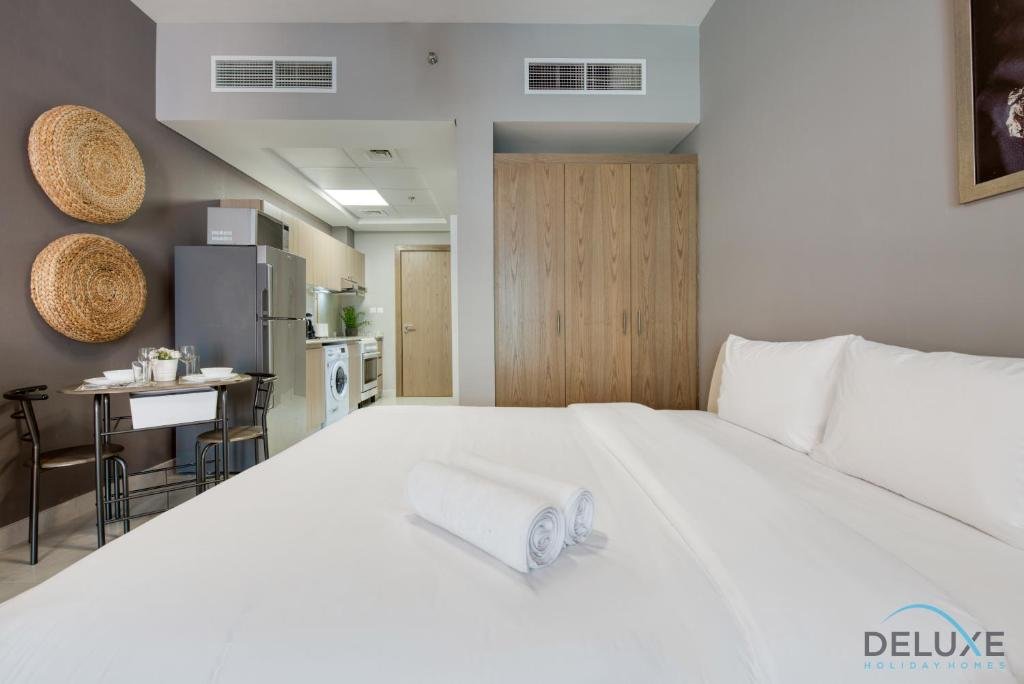 Дубай: Glamorous Studio at Binghatti Stars Dubai Silicon Oasis by Deluxe Holiday Homes