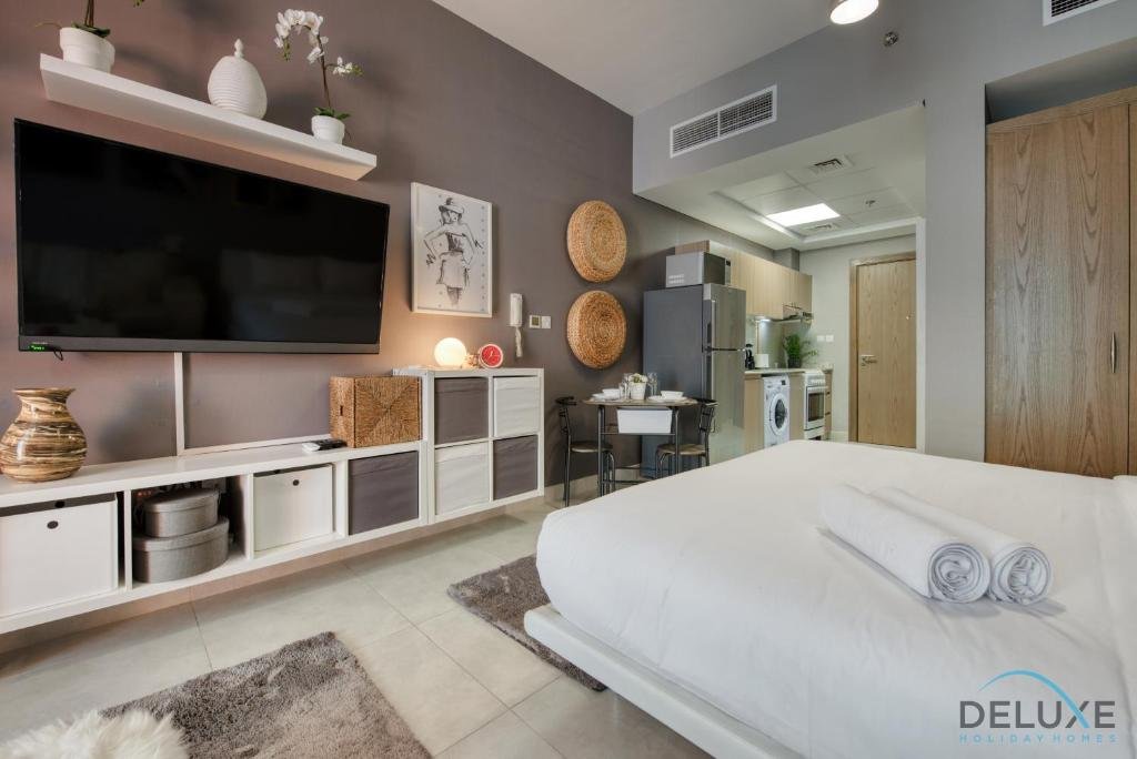 Дубай: Glamorous Studio at Binghatti Stars Dubai Silicon Oasis by Deluxe Holiday Homes