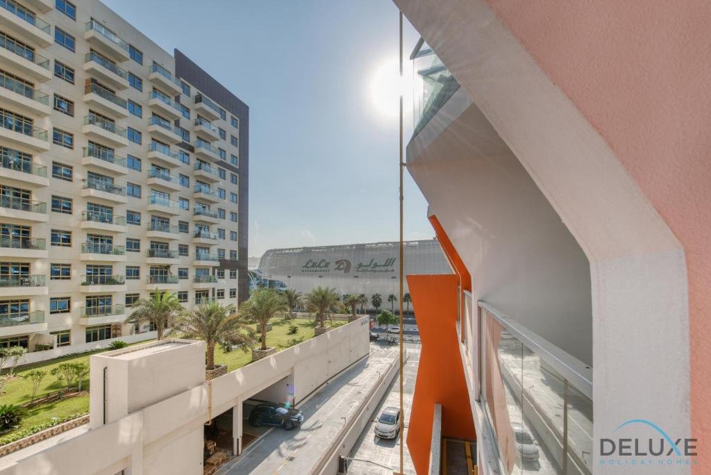 Дубай: Glamorous Studio at Binghatti Stars Dubai Silicon Oasis by Deluxe Holiday Homes