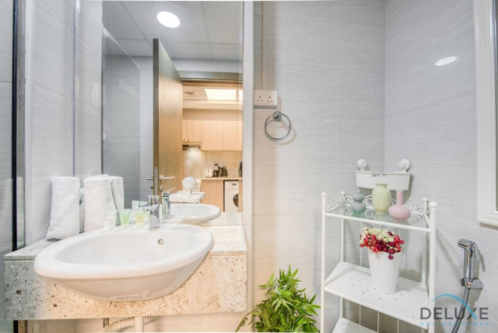 Дубай: Glamorous Studio at Binghatti Stars Dubai Silicon Oasis by Deluxe Holiday Homes