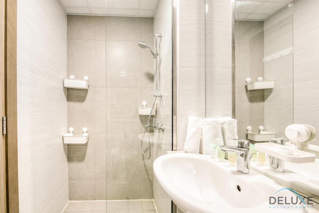 Дубай: Glamorous Studio at Binghatti Stars Dubai Silicon Oasis by Deluxe Holiday Homes