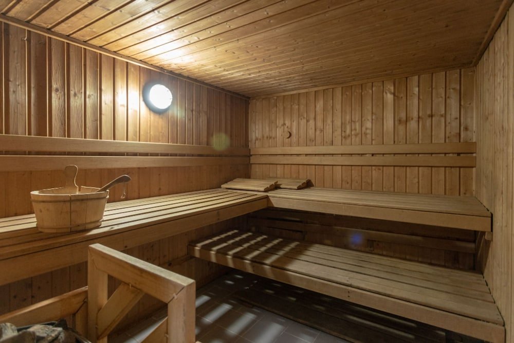 Дубай: Family Studio Steps Away From the Metro
