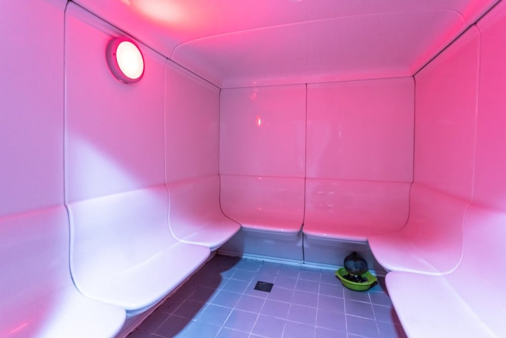 Дубай: Family Studio Steps Away From the Metro