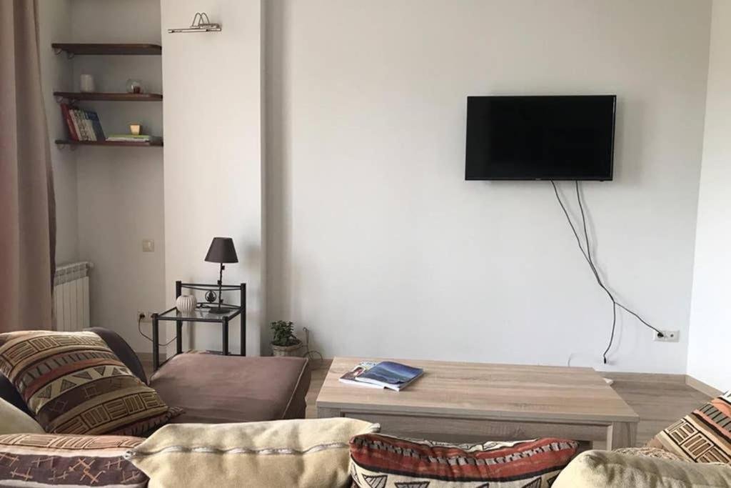 Тбилиси: Sunny, spacious flat in Vake District