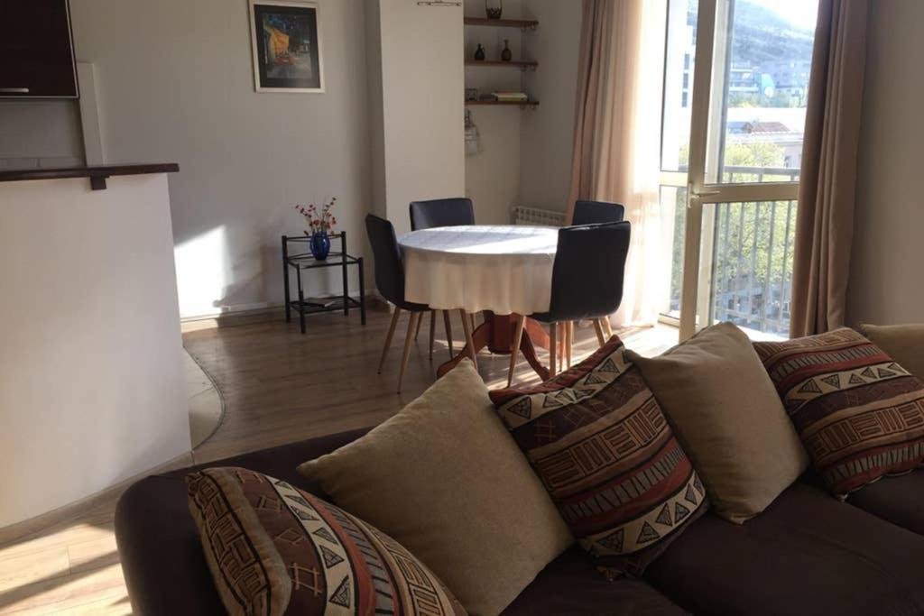 Тбилиси: Sunny, spacious flat in Vake District