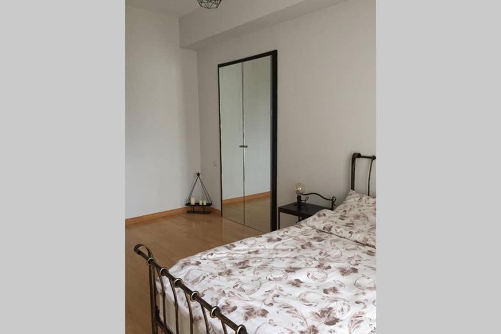 Тбилиси: Sunny, spacious flat in Vake District