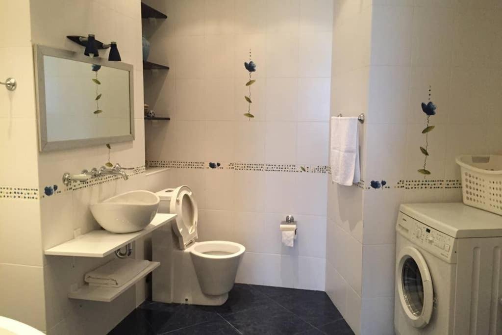 Тбилиси: Sunny, spacious flat in Vake District