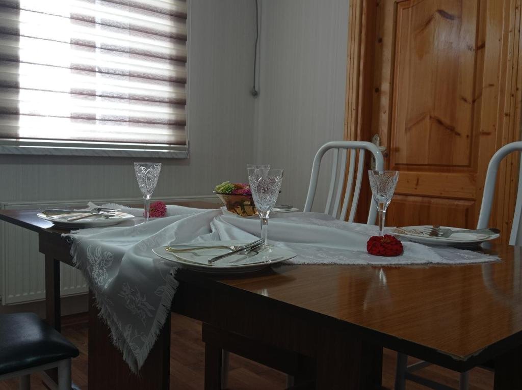 Нафталан: Bizim Ev hostel