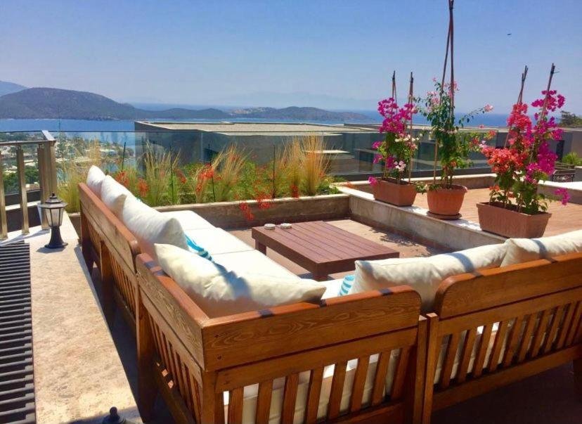 Бодрум: Bodrum Bitez 4 Bed-4 Bath Triplex Villa - AKTUR YANI