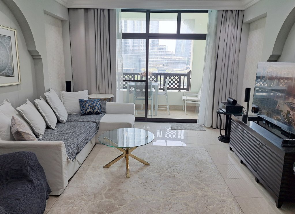 Дубай: Апартаменты PalmBay 1BR full Burj Khalifa & Fountain View