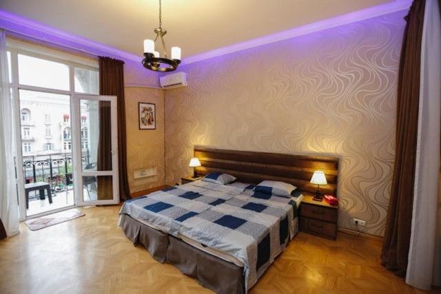 Тбилиси: Marjanishvili Square Apartment
