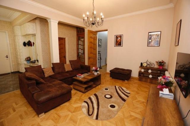Тбилиси: Marjanishvili Square Apartment