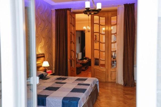 Тбилиси: Marjanishvili Square Apartment
