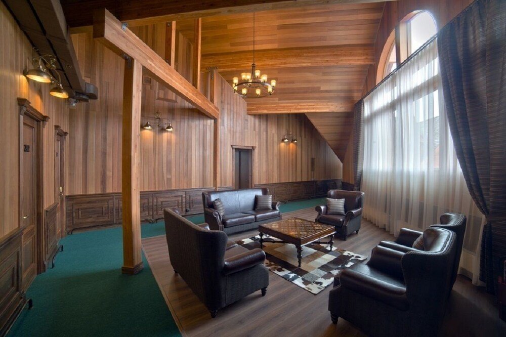 Артем: Cedar House