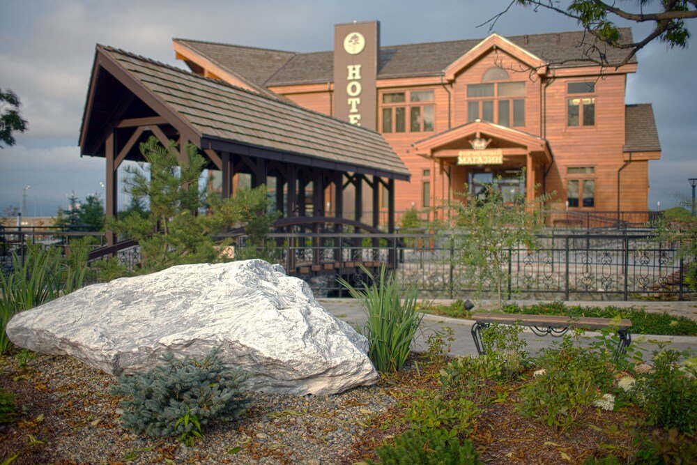 Артем: Cedar House