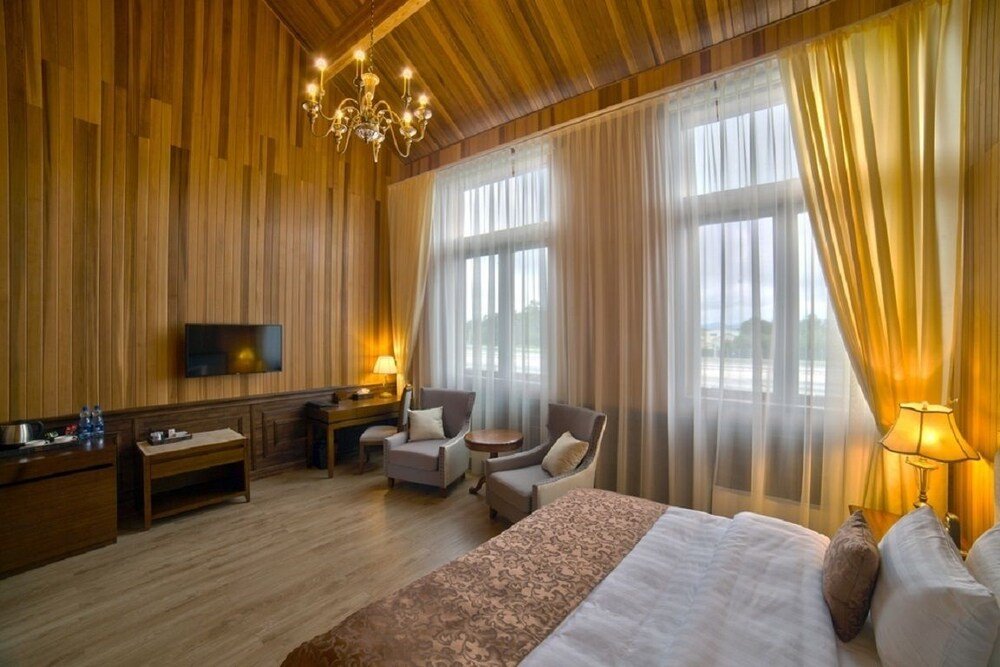 Артем: Cedar House