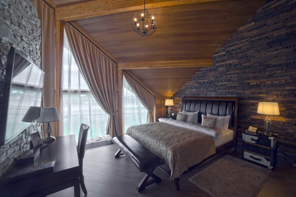 Артем: Cedar House