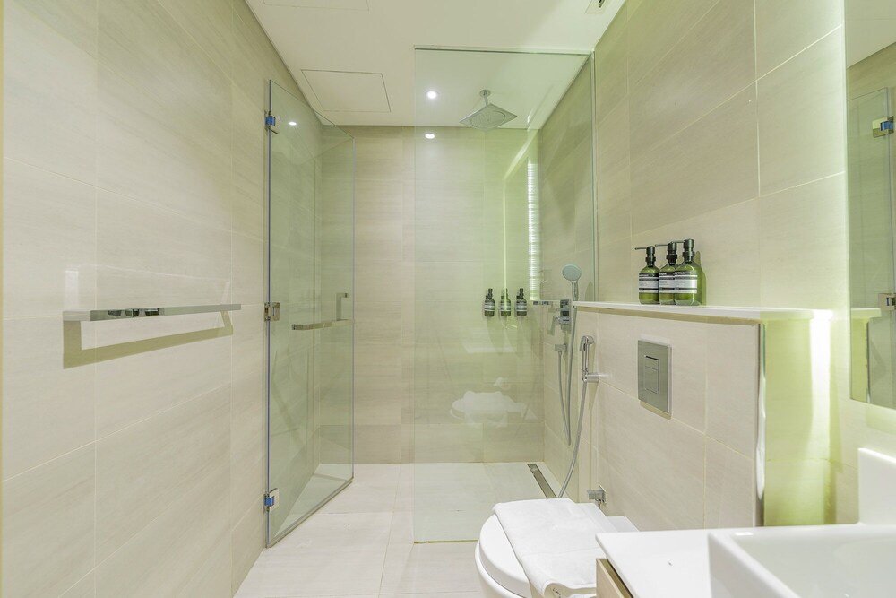 Дубай: Monty - Charming Apartment with Canal Vi